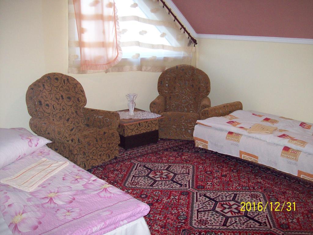 Natalia Vendeghaz Hotel Csetfalvat Esterno foto